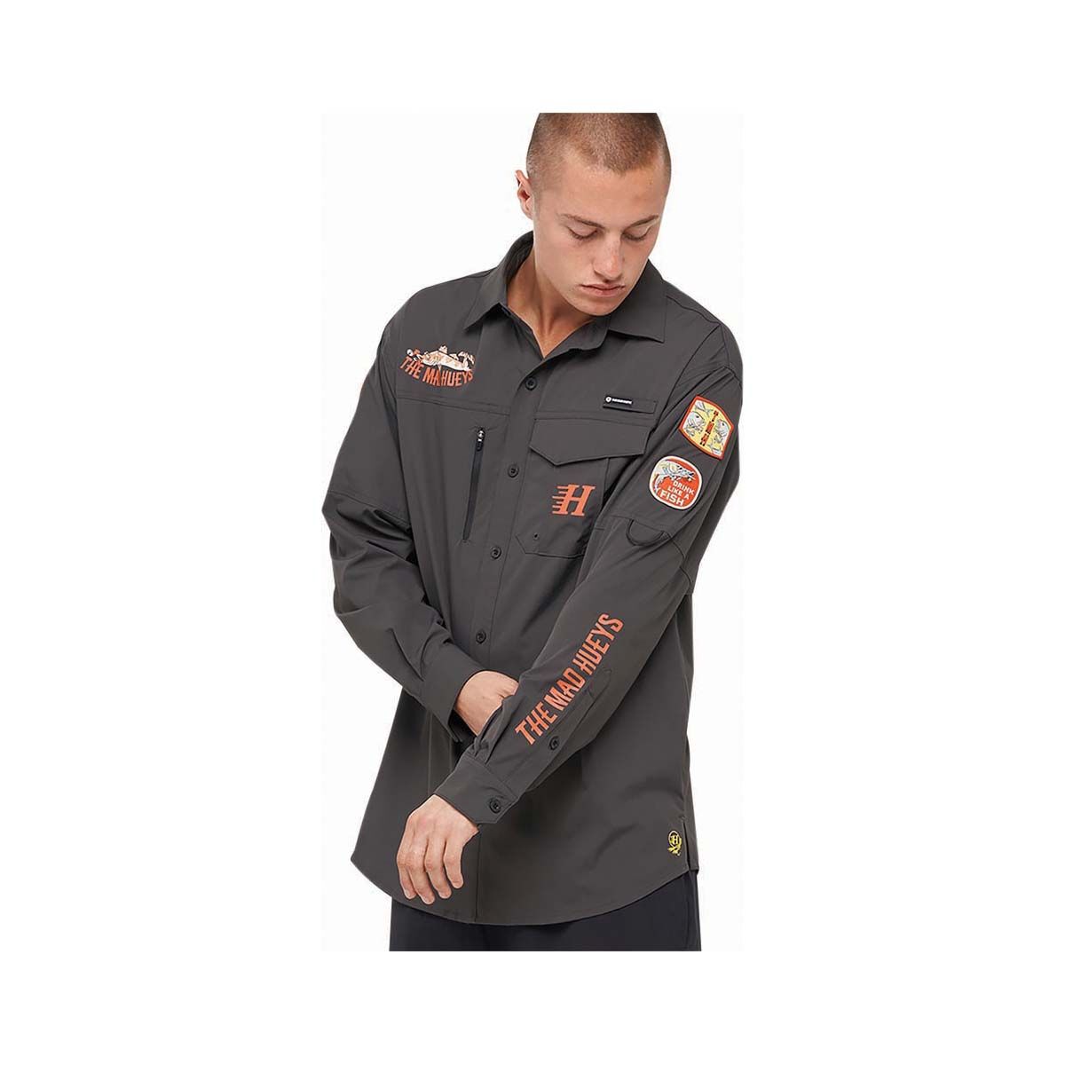 The Mad Hueys Men&rsquo;s Drink Like a Fish Fishing Shirt Charcoal M, Charcoal, bcf_hi-res
