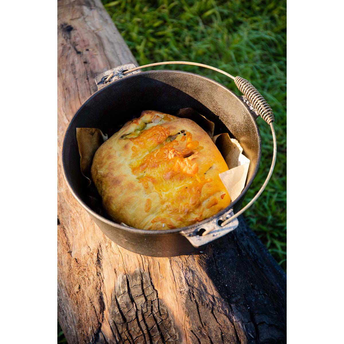 Campfire Pre Seasoned Cast Iron Camp Oven 4.5 Quart BCF