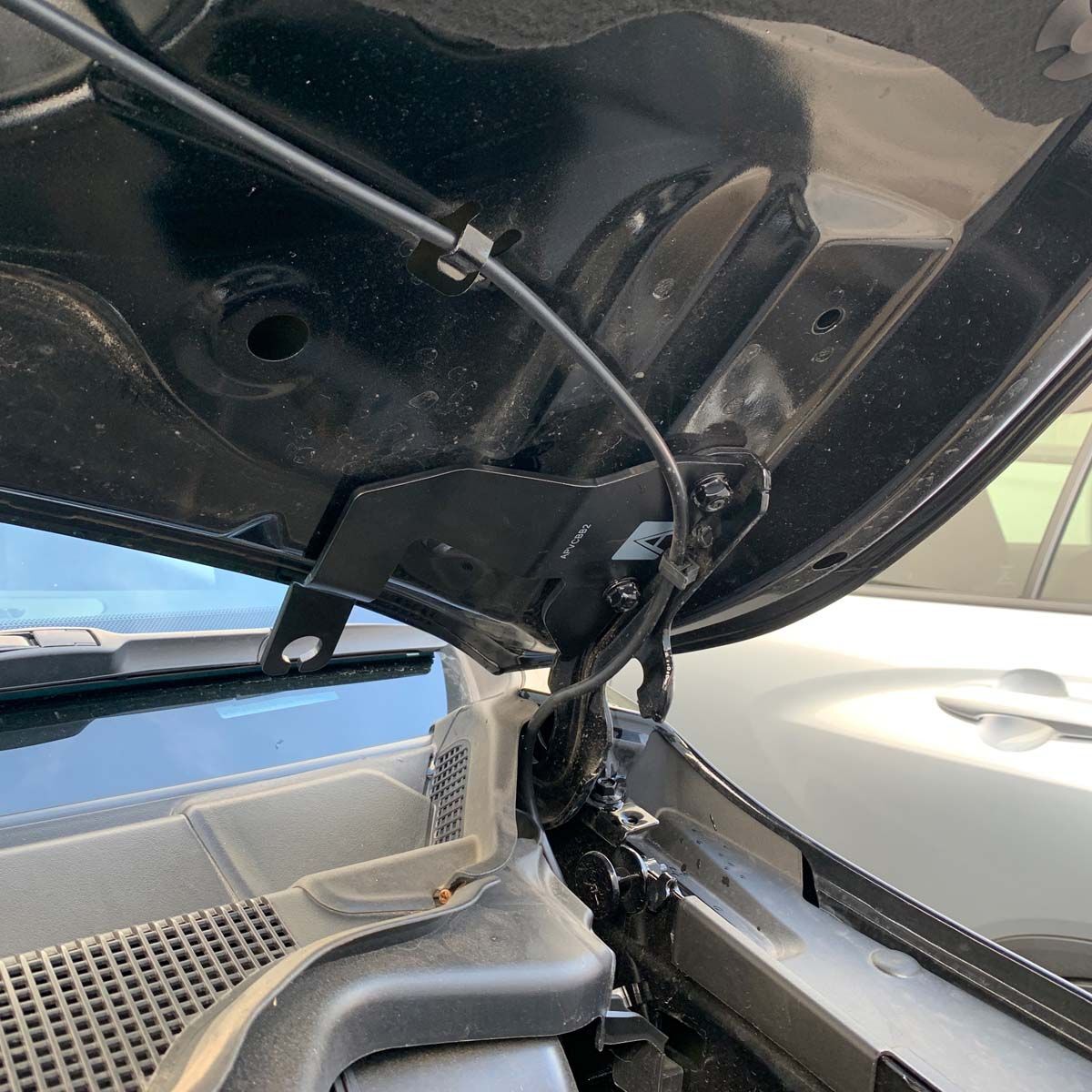 Aerpro UHF Antenna Bracket - Jeep Grand Cherokee, , bcf_hi-res