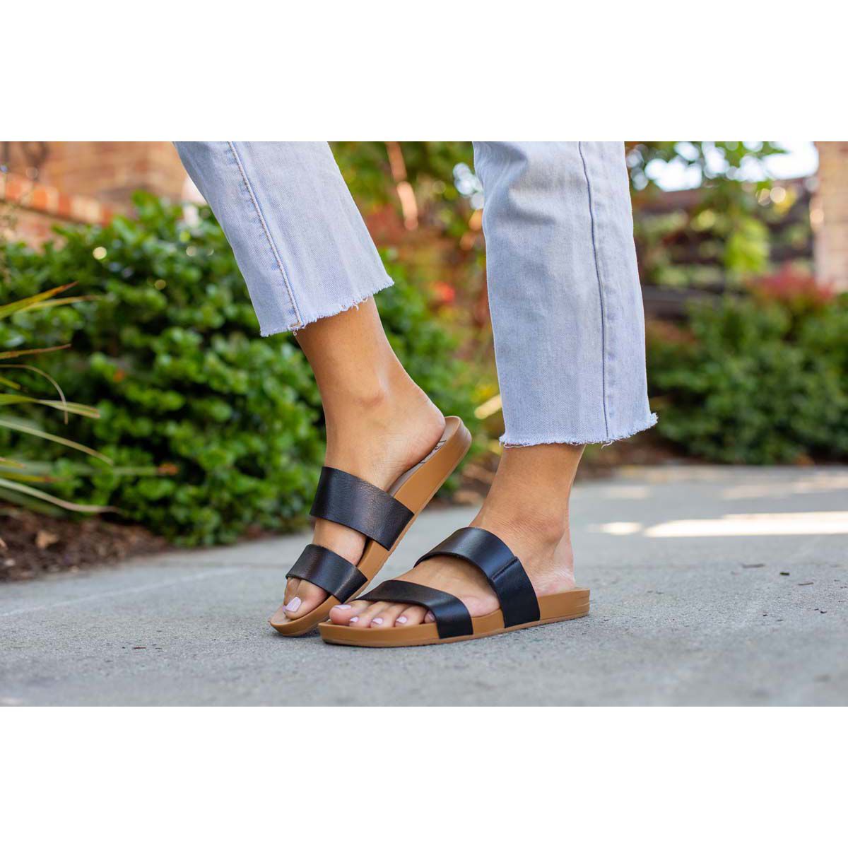 Reef cushion vista black sales