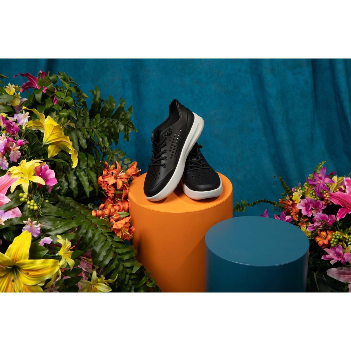 Crocs Men&rsquo;s Pacer InMotion Sneakers, Black / Atmosphere, bcf_hi-res