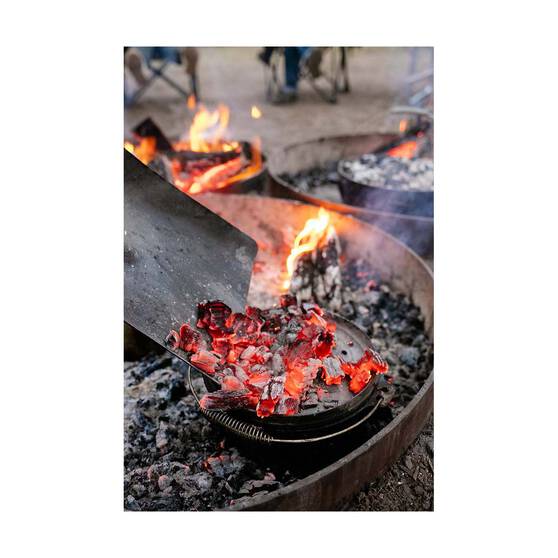 Campfire Pre Seasoned Cast Iron Camp Oven 4.5 Quart, , bcf_hi-res