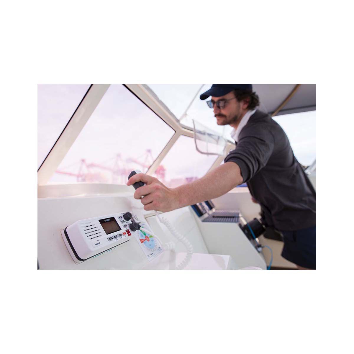 Uniden UM355VHF VHF Radio White, , bcf_hi-res