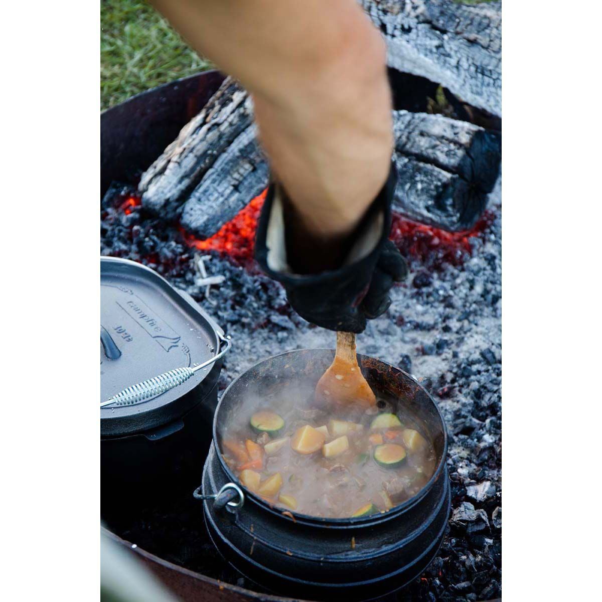 Campfire Potjie Pot 8L, , bcf_hi-res