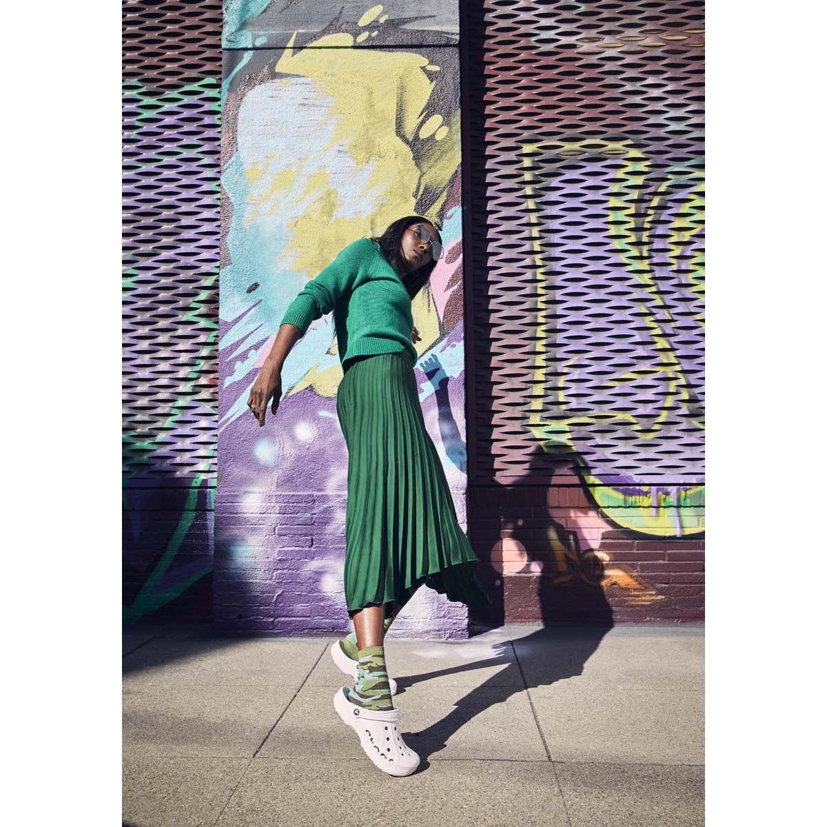 Crocs Unisex Baya Clogs, Cobblestone, bcf_hi-res