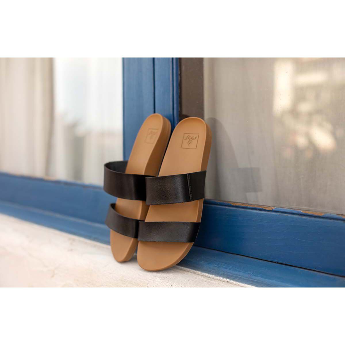 REEF Women&rsquo;s Cushion Vista Sandals Black/Natural 7, Black/Natural, bcf_hi-res