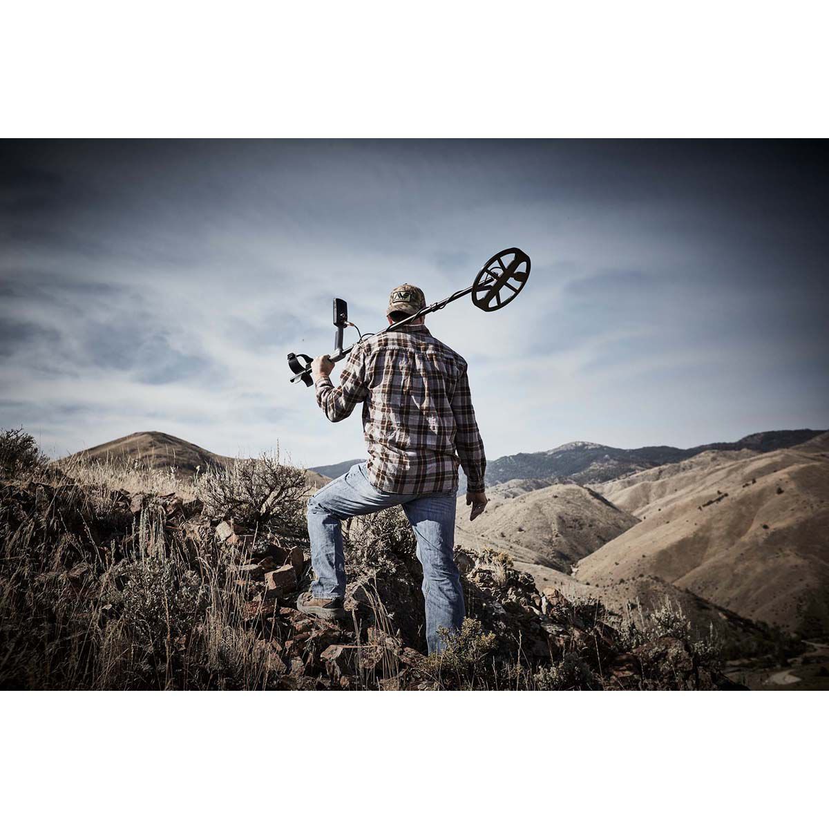 Minelab Equinox 600 Metal Detector, , bcf_hi-res