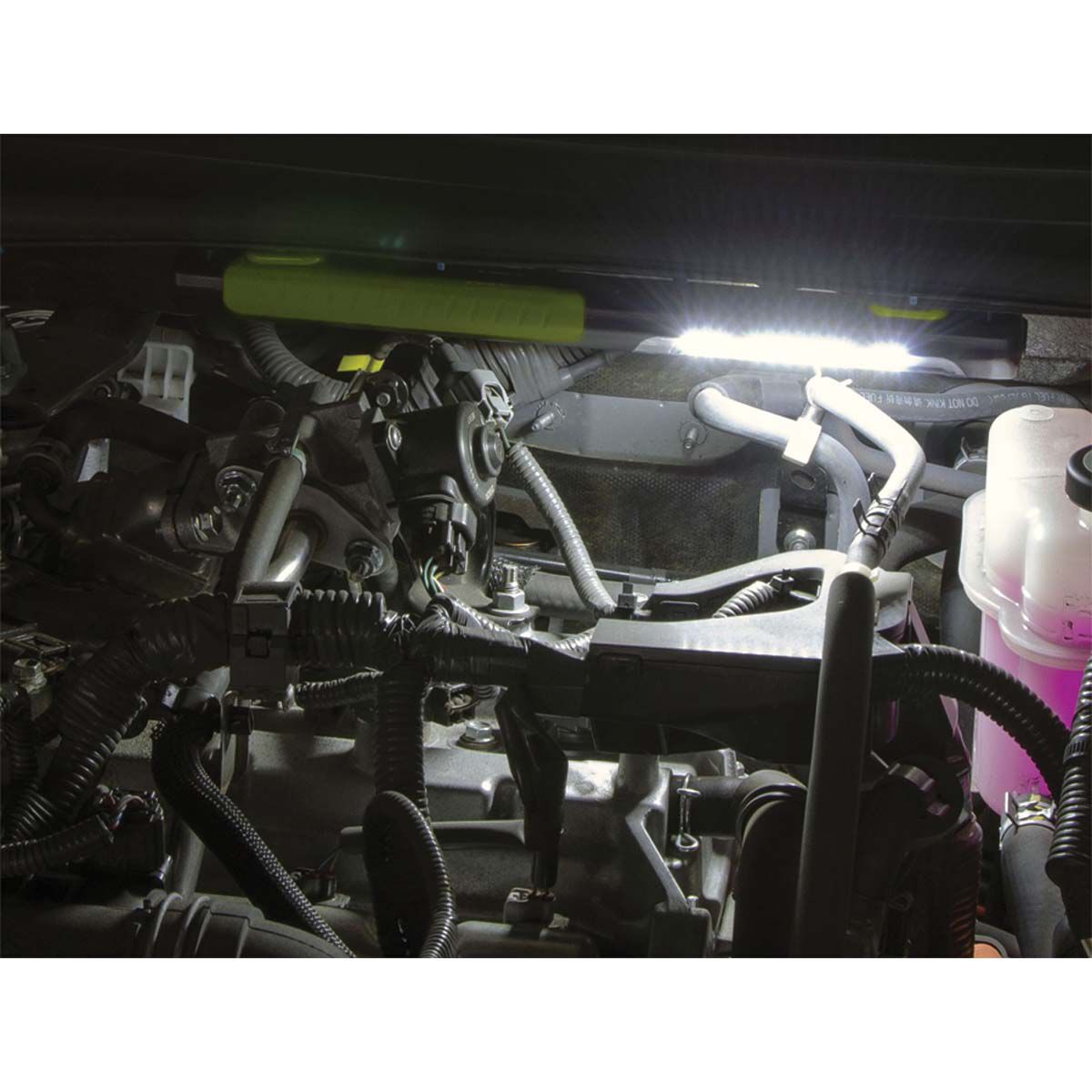 Wanderer Rechargeable Worklight 690 Lumens, , bcf_hi-res