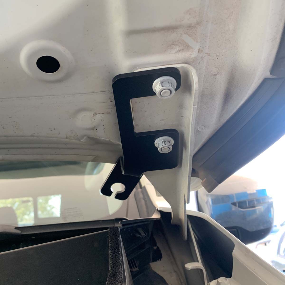 Aerpro UHF Antenna Bracket - Nissan Navara, , bcf_hi-res