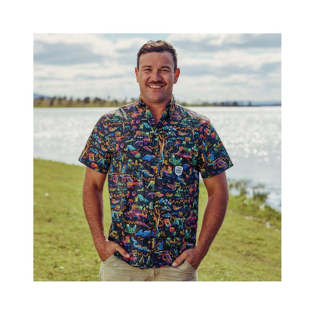 TradeMutt Men&rsquo;s Wild Things Short Sleeve Workshirt Multi S, Multi, bcf_hi-res