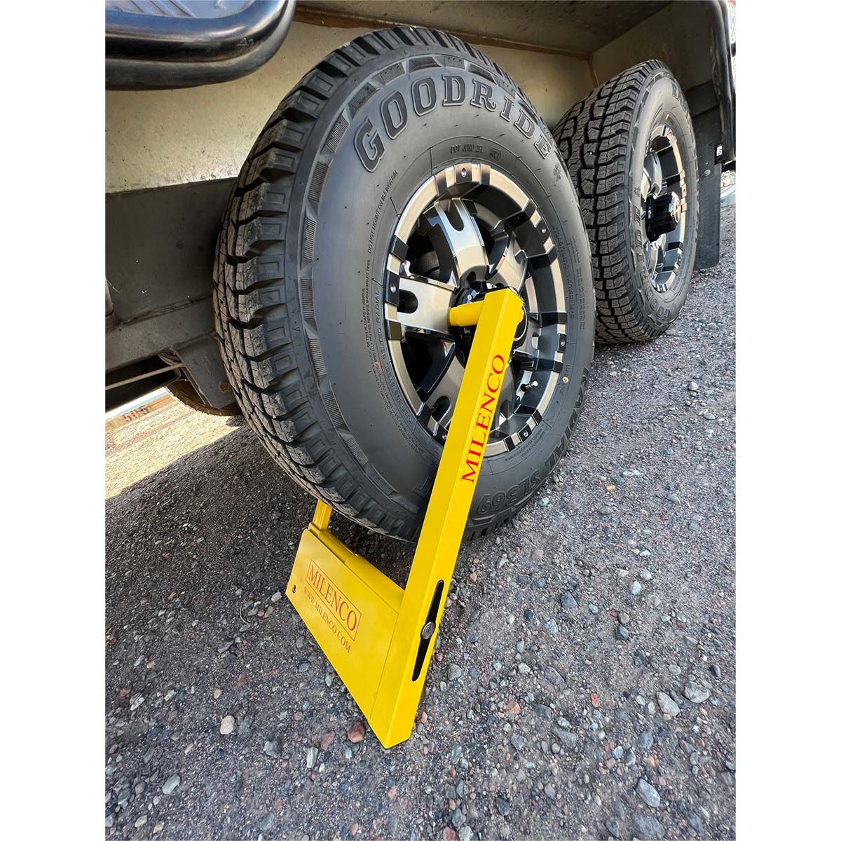 Milenco Trailer Wheel Clamp Yellow, , bcf_hi-res