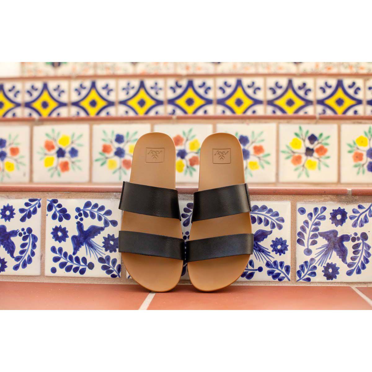 REEF Women&rsquo;s Cushion Vista Sandals Black/Natural 7, Black/Natural, bcf_hi-res