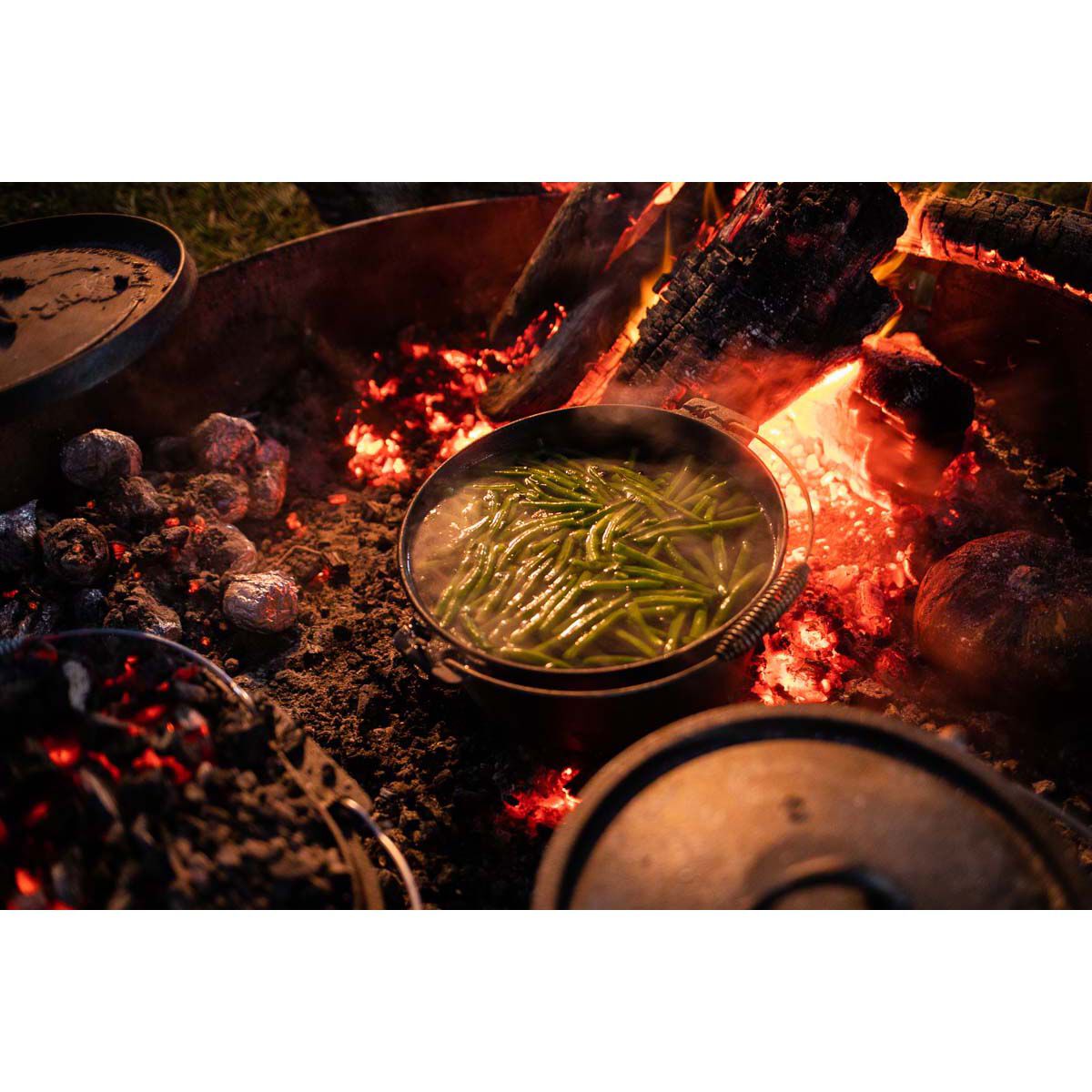 Campfire Pre Seasoned Cast Iron Camp Oven 9 Quart, , bcf_hi-res