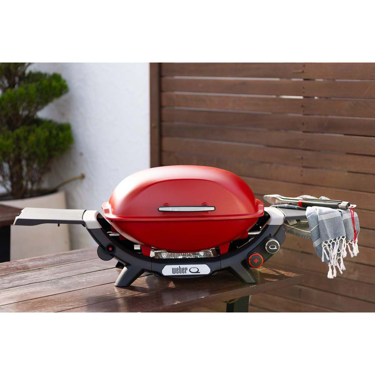 Weber Q+ Flame Red (Q2600N+) LP BBQ, , bcf_hi-res
