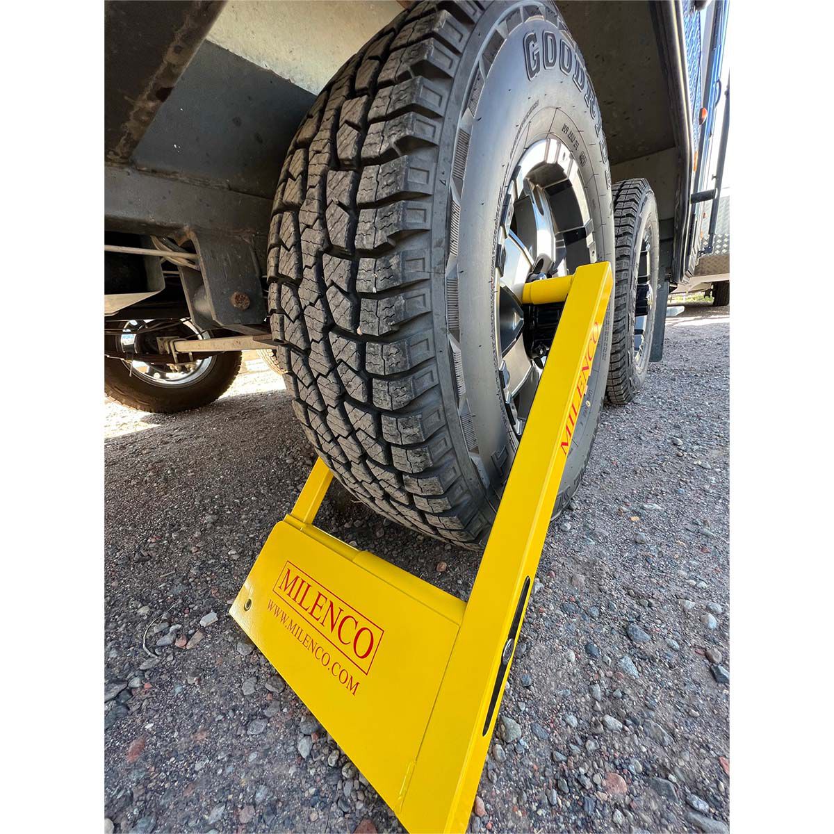 Milenco Trailer Wheel Clamp Yellow, , bcf_hi-res