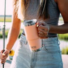 YETI® Rambler® Travel Mug 20 oz (591ml) with Stronghold™ Lid, Low Country Peach, bcf_hi-res