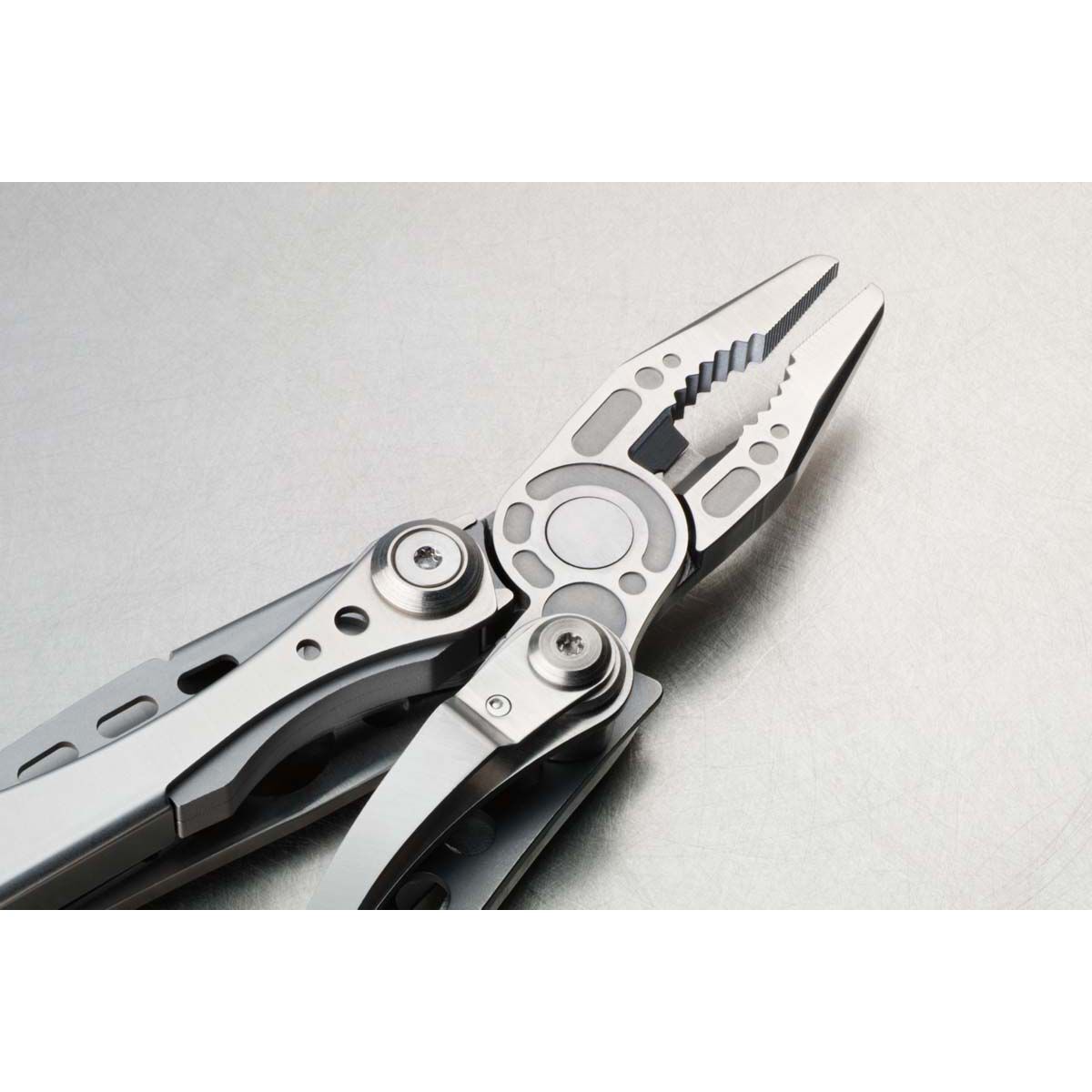 Leatherman Skeletool 7-In-1 Multi-Tool, , bcf_hi-res