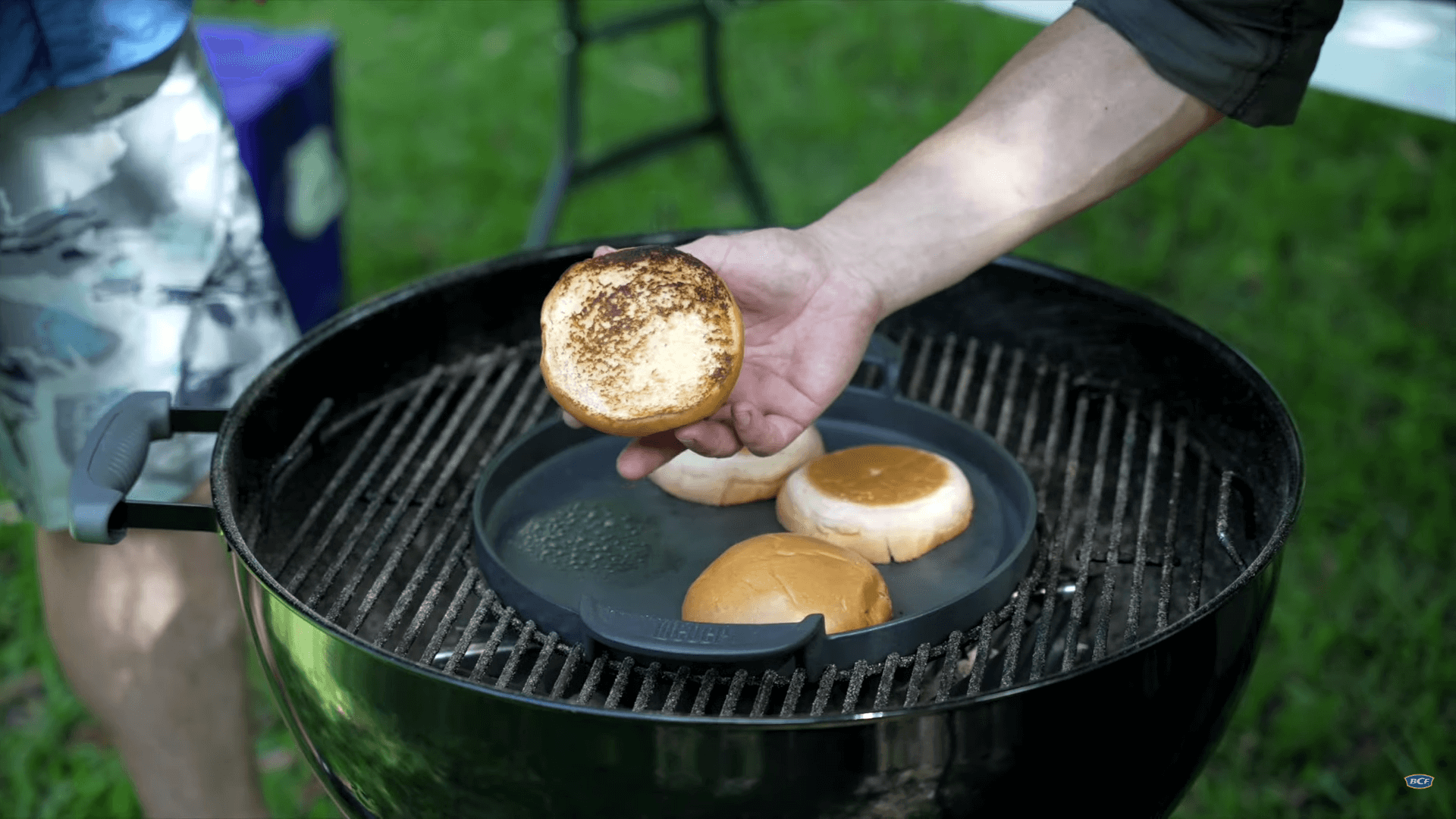 toasted burger buns