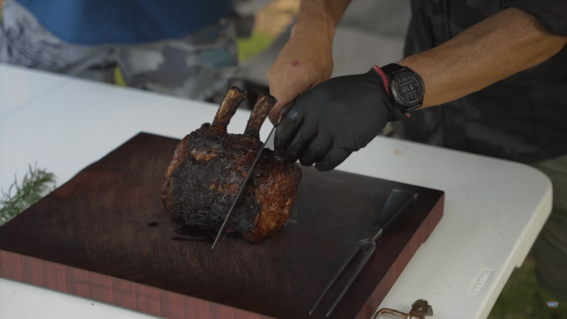 Slicing roast beef